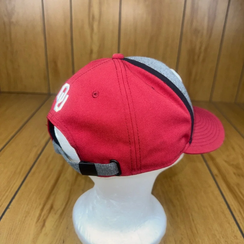 Nike True Oklahoma Sooners‎ OU Red Grey Baseball Cap Hat One Size Fits Most